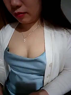 Snapshot of aki_zz69 chatting on February 5, 2026, 1:05 pm aki zz69 online show from February 5, 2026, 1:05 pm