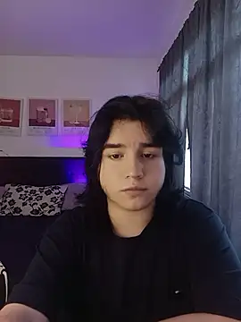 Daniellesins1 online show from February 4, 2026, 12:22 pm