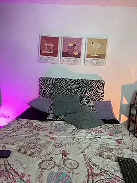 Daniellesins1 online show from April 23, 2026, 11:07 pm