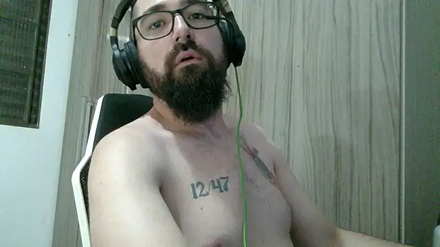 Redlovecouple online show from February 8, 2026, 12:08 pm