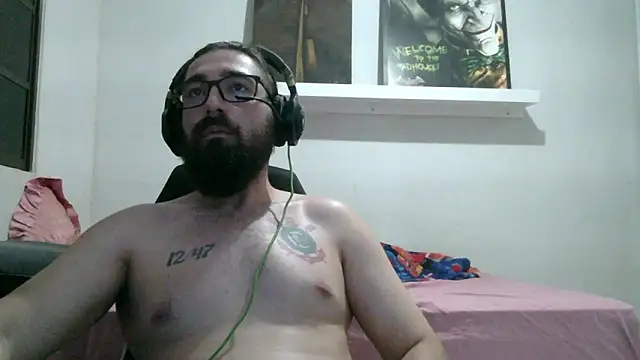 Redlovecouple online show from April 26, 2026, 4:59 pm