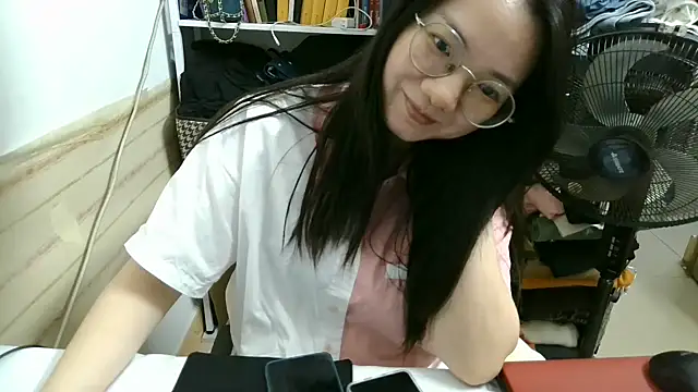 xiaoxiaowan11 online show from March 29, 2026, 12:49 pm