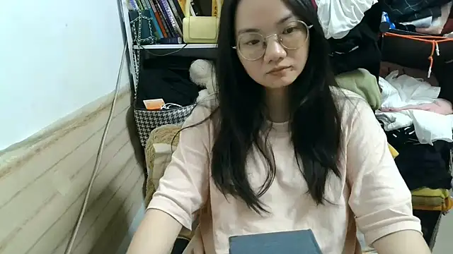 xiaoxiaowan11 online show from June 18, 2026, 3:27 pm