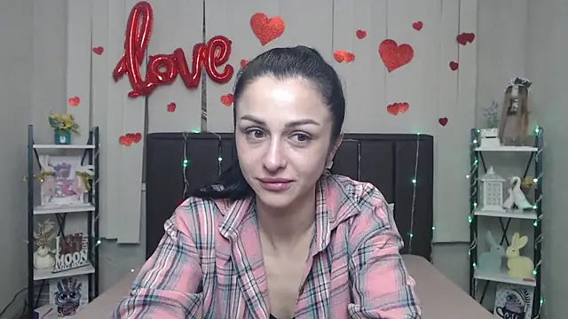 EvaClarkk online show from April 16, 2026, 5:19 am