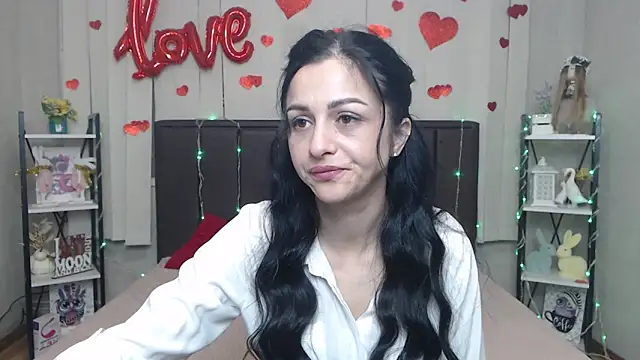 EvaClarkk online show from April 19, 2026, 5:29 am