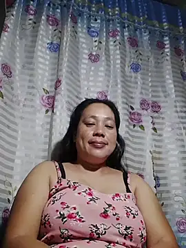 Snapshot of May_Bombs chatting on March 5, 2026, 7:10 pm May Bombs online show from March 5, 2026, 7:10 pm