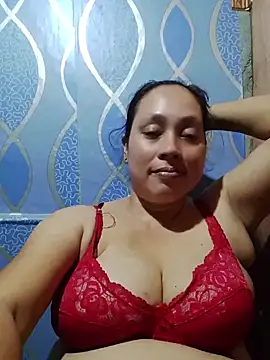 Snapshot of May_Bombs chatting on April 12, 2026, 8:19 am May Bombs online show from April 12, 2026, 8:19 am