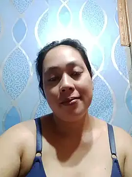 Snapshot of May_Bombs chatting on April 13, 2026, 9:42 pm May Bombs online show from April 13, 2026, 9:42 pm