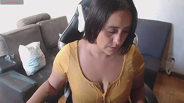 MeliisaRobers online show from July 14, 2026, 9:31 pm
