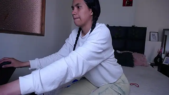 Julieta Parker online show from February 17, 2026, 5:19 pm