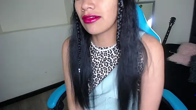 Julieta Parker online show from March 18, 2026, 5:49 pm