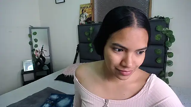 Julieta Parker online show from March 26, 2026, 12:55 pm