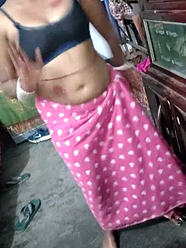 Snapshot of Tiay_009 chatting on February 5, 2026, 8:35 pm Tiay 009 online show from February 5, 2026, 8:35 pm