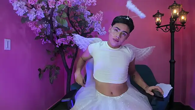 FemNoa online show from February 7, 2026, 3:54 am