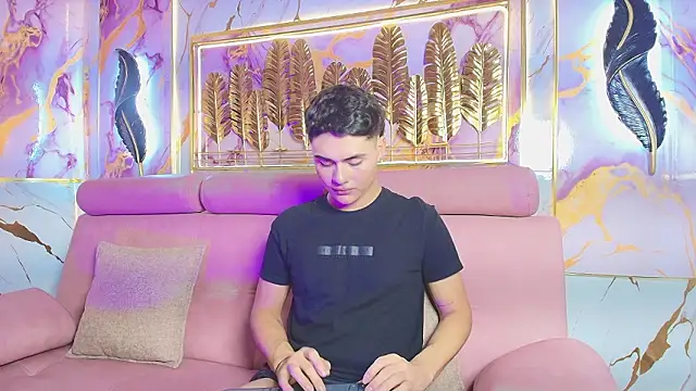 FemNoa online show from February 20, 2026, 7:25 pm