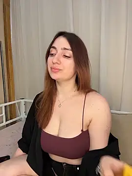 Snapshot of Linnea_ chatting on February 16, 2026, 4:25 pm Linnea online show from February 16, 2026, 4:25 pm