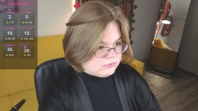 Snapshot of MaryFloree chatting on February 17, 2026, 3:03 am MaryFloree online show from February 17, 2026, 3:03 am