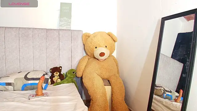 zeire  online show from April 15, 2026, 9:04 pm