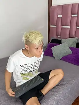 MaxyRyan online show from February 12, 2026, 12:55 pm