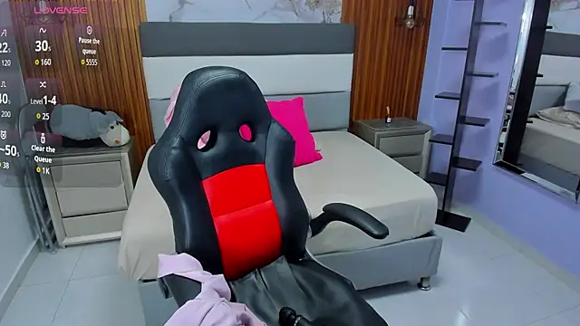 alixablake online show from April 16, 2026, 7:03 pm