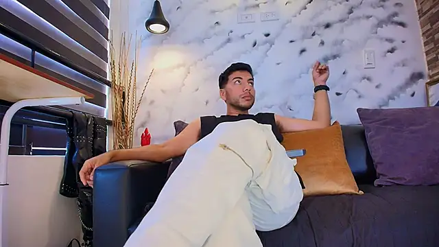 Snapshot of Max_Hornye chatting on February 18, 2026, 6:37 pm Max Hornye online show from February 18, 2026, 6:37 pm