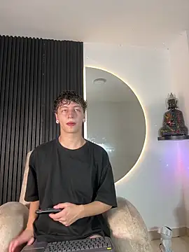 Snapshot of ARON_LUXX chatting on February 14, 2026, 3:03 am ARON LUXX online show from February 14, 2026, 3:03 am