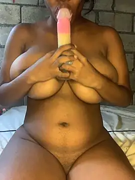 Snapshot of shybunnyvibe chatting on February 6, 2026, 5:05 pm shybunnyvibe online show from February 6, 2026, 5:05 pm