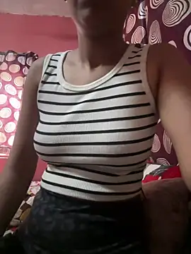 komalsharma99 online show from May 13, 2026, 9:28 am