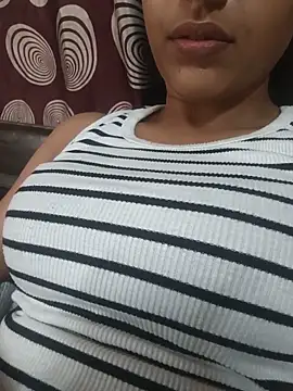 komalsharma99 online show from June 6, 2026, 5:23 am