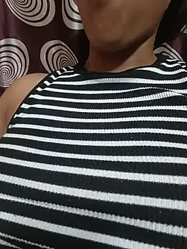 komalsharma99 online show from June 8, 2026, 6:52 pm