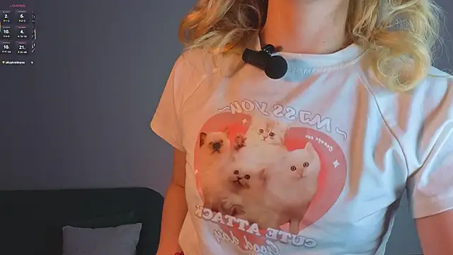 Snapshot of LollyBaby4u chatting on March 3, 2026, 2:39 am LollyBaby4u online show from March 3, 2026, 2:39 am