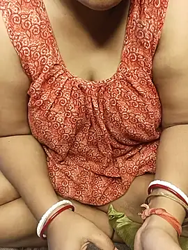 R Queen online show from May 17, 2026, 5:49 am