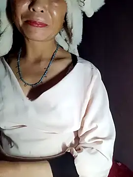 witch-xx online show from May 4, 2026, 2:24 pm
