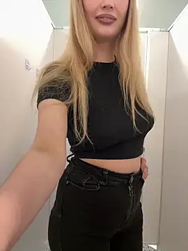 Snapshot of blonde_exe chatting on February 10, 2026, 3:49 pm blonde exe online show from February 10, 2026, 3:49 pm