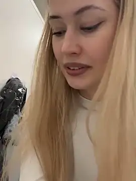 Snapshot of blonde_exe chatting on February 12, 2026, 4:24 pm blonde exe online show from February 12, 2026, 4:24 pm