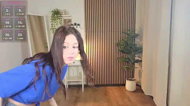 laylaura online show from February 18, 2026, 8:32 am