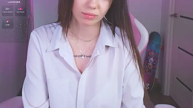 Snapshot of laylaura chatting on April 1, 2026, 1:41 pm laylaura online show from April 1, 2026, 1:41 pm