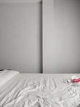 Lyonette reading1 online show from April 16, 2026, 3:02 pm