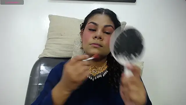 Snapshot of yaazhinii chatting on April 23, 2026, 11:42 am yaazhinii online show from April 23, 2026, 11:42 am