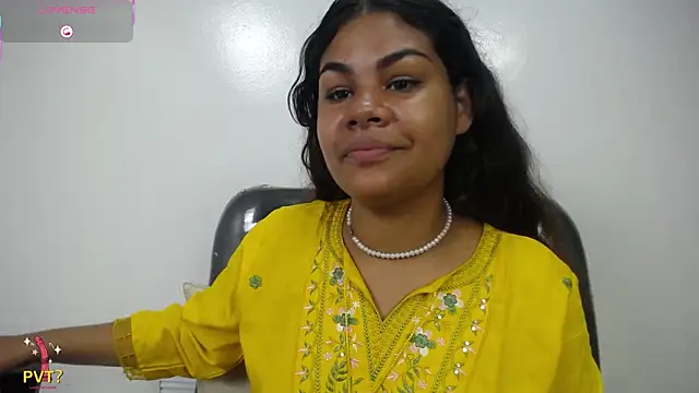Snapshot of yaazhinii chatting on April 28, 2026, 11:48 am yaazhinii online show from April 28, 2026, 11:48 am