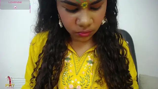 Snapshot of yaazhinii chatting on May 20, 2026, 12:11 pm yaazhinii online show from May 20, 2026, 12:11 pm