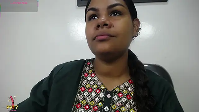 Snapshot of yaazhinii chatting on May 25, 2026, 11:49 am yaazhinii online show from May 25, 2026, 11:49 am
