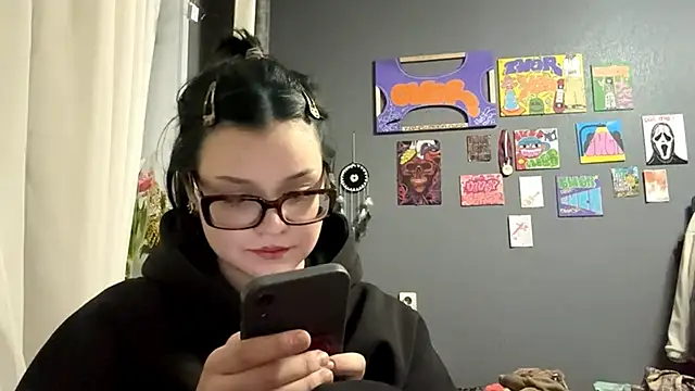 Snapshot of AngelLune chatting on March 8, 2026, 6:01 pm AngelLune online show from March 8, 2026, 6:01 pm