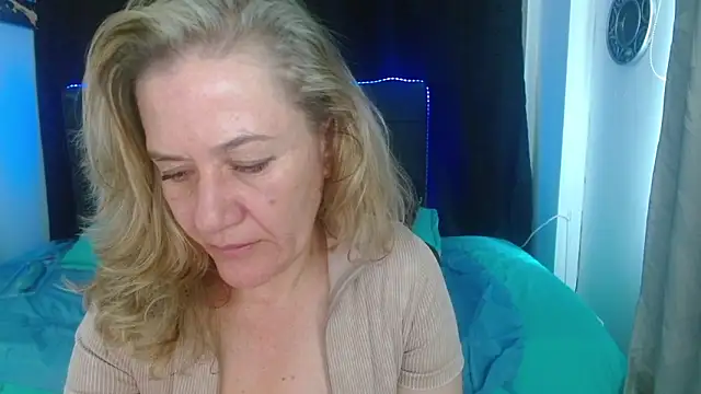 Snapshot of andreea_xx chatting on February 11, 2026, 2:00 pm andreea xx online show from February 11, 2026, 2:00 pm
