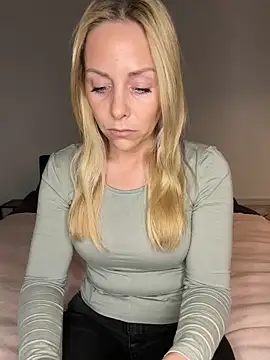 emily-becker22 online show from April 21, 2026, 3:07 pm