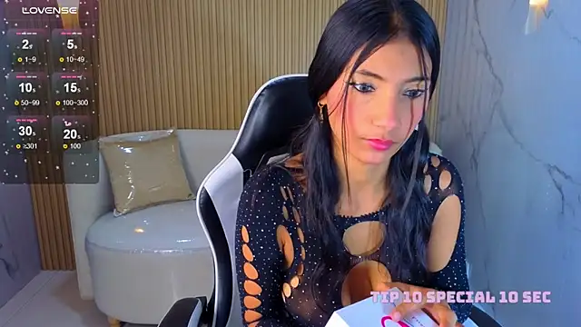 Snapshot of Perla_Moon_Tx chatting on February 11, 2026, 12:32 pm Perla Moon Tx online show from February 11, 2026, 12:32 pm