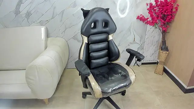 Snapshot of rox_luxury_tf chatting on February 7, 2026, 3:49 pm rox luxury tf online show from February 7, 2026, 3:49 pm