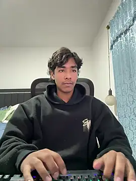 Snapshot of Pedestal_diamant chatting on February 25, 2026, 11:14 pm Pedestal diamant online show from February 25, 2026, 11:14 pm