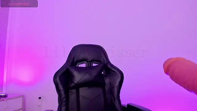 lilith visser online show from April 13, 2026, 8:47 pm