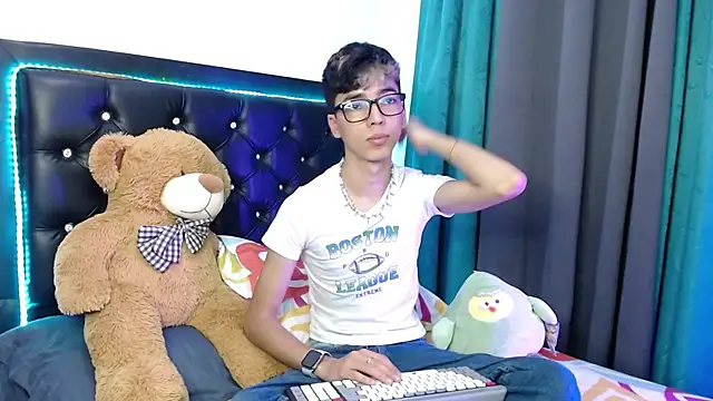 Snapshot of gabriel_x18 chatting on February 12, 2026, 4:40 am gabriel x18 online show from February 12, 2026, 4:40 am